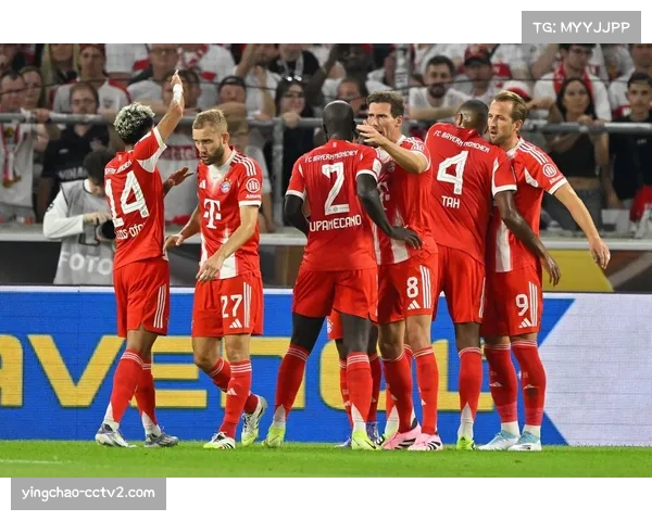 终场哨响，拜仁球员相拥庆祝第34座德甲冠军奖杯